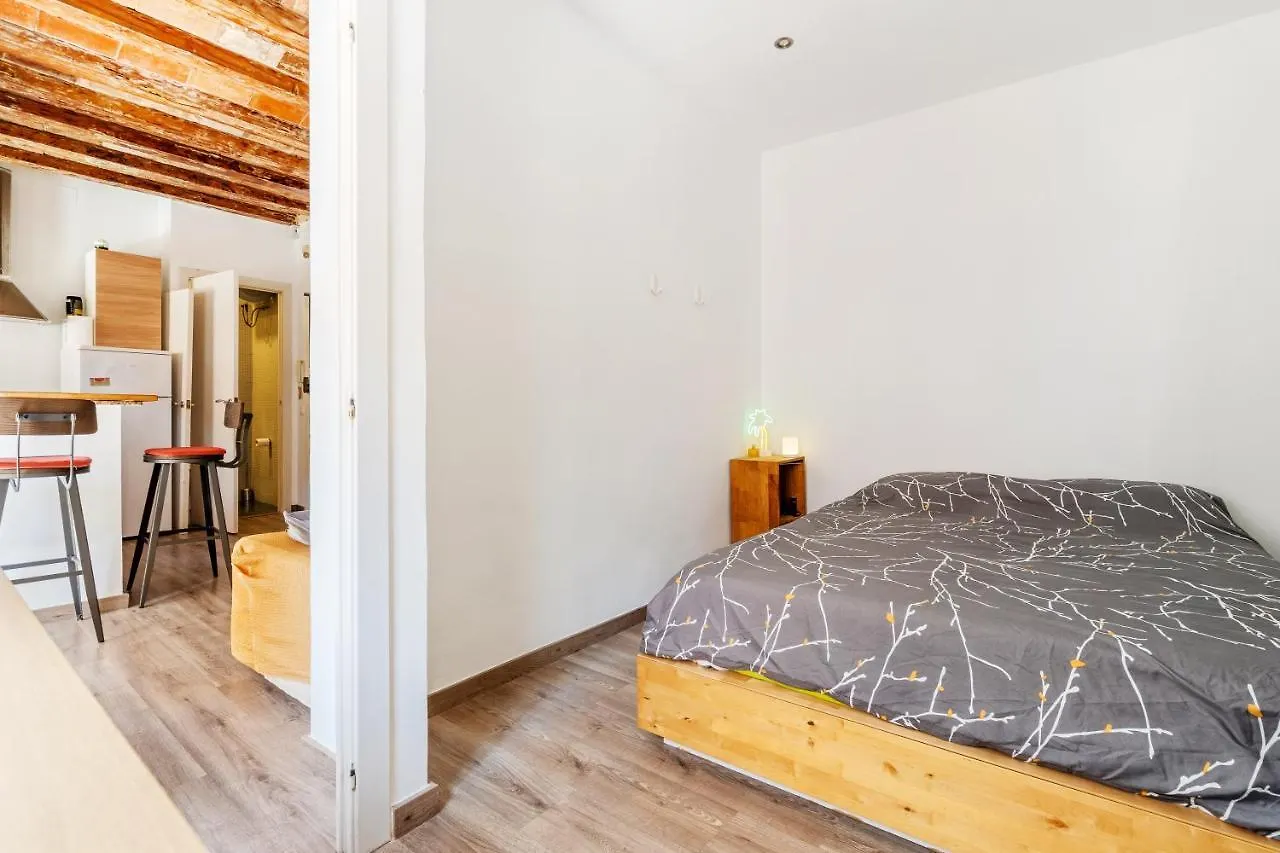 Beachside Bliss Charming 1-Bedroom, Barceloneta Apartment