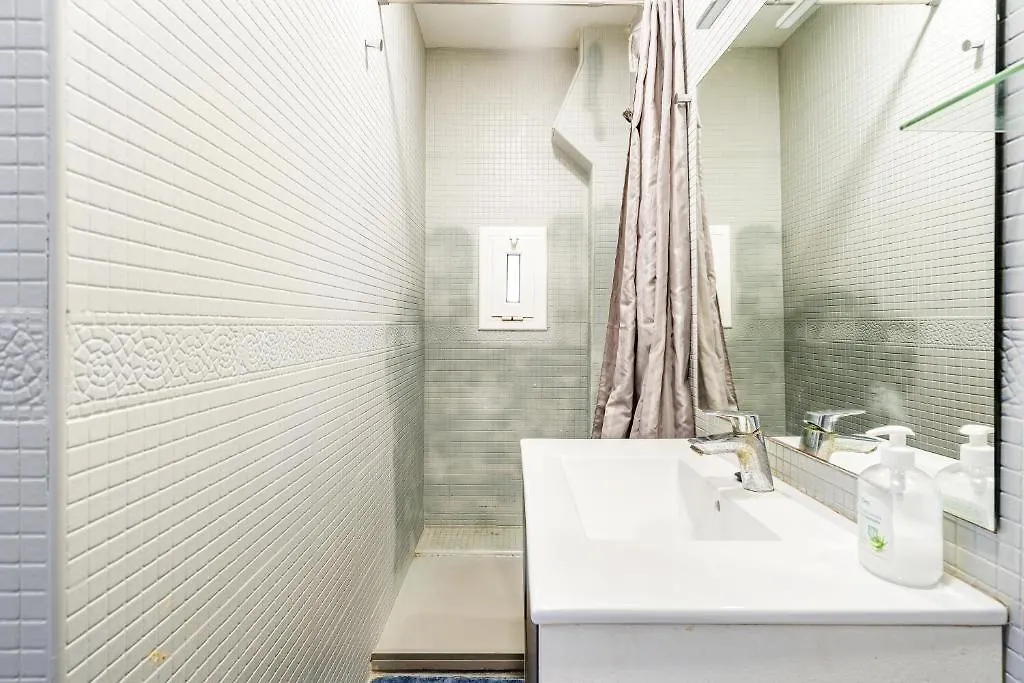 Apartment Beachside Bliss Charming 1-Bedroom, Barceloneta